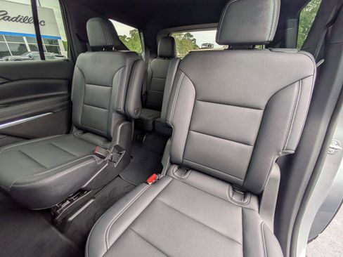 Used 2025 Chevrolet Traverse LT w/ Driver Confidence Package FWD image 10