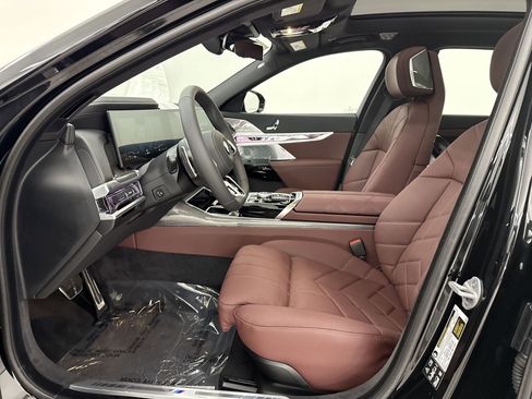 New 2025 BMW 760i xDrive w/ Premium Package image 5