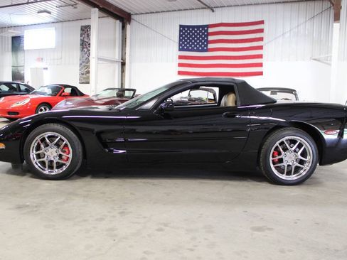 Used 1999 Chevrolet Corvette Convertible w/ Memory Pkg RWD image 3