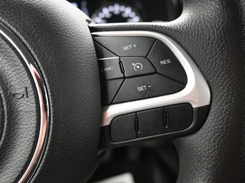 Used 2023 Jeep Renegade Latitude AWD/4WD image 25