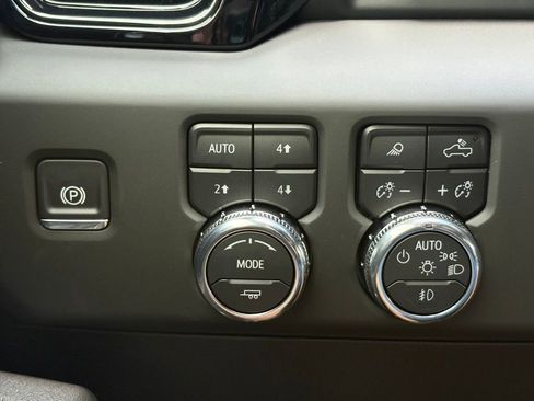 New 2025 GMC Sierra 1500 AT4 w/ AT4 Premium Package image 34