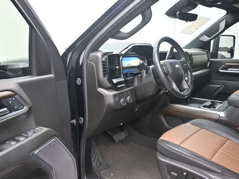Used 2025 Chevrolet Silverado 3500 High Country w/ High Country Premium Package AWD/4WD image 10