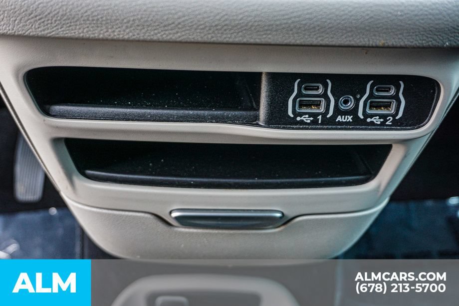 Used 2022 Chrysler Voyager LX FWD image 47