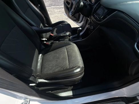 Used 2019 Chevrolet Trax LT w/ LT Convenience Package FWD image 15