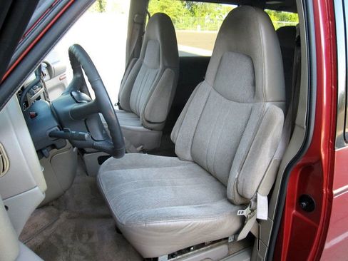 Used 1999 GMC Safari AWD image 19