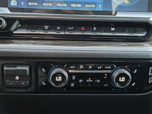 Used 2025 Chevrolet Silverado 2500 LT w/ Convenience Package image 16