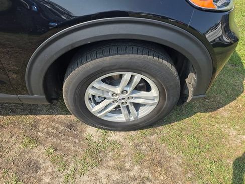 Used 2023 Ford Explorer XLT AWD/4WD image 10