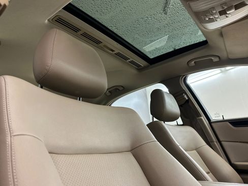 Used 2010 Mercedes-Benz E 350 Sedan image 16