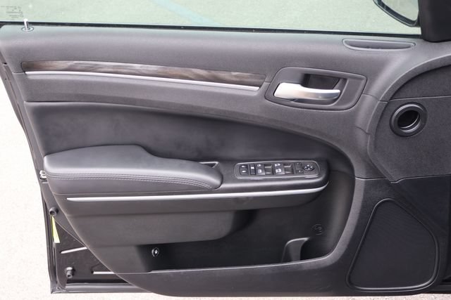 Used 2022 Chrysler 300 Touring w/ Sport Appearance Package RWD image 17