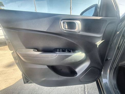 Used 2025 Hyundai Venue SEL FWD image 20