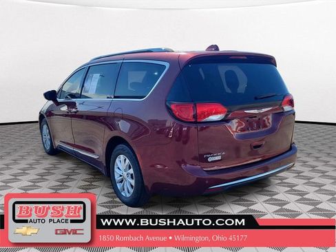 Used 2018 Chrysler Pacifica Touring-L Plus w/ Advanced Safetytec Group image 3