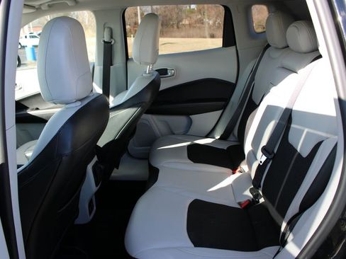 Used 2018 Jeep Compass Latitude w/ Popular Equipment Group image 22