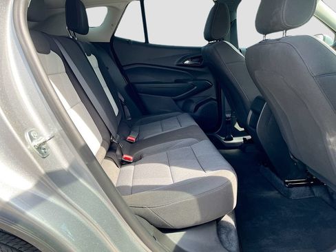 Used 2025 Chevrolet Trax LS w/ LS Convenience Package FWD image 24