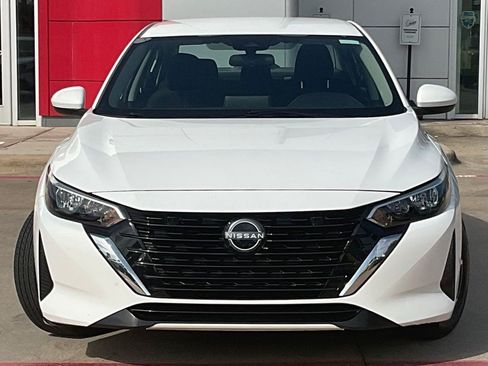 Used 2025 Nissan Sentra SV FWD image 2