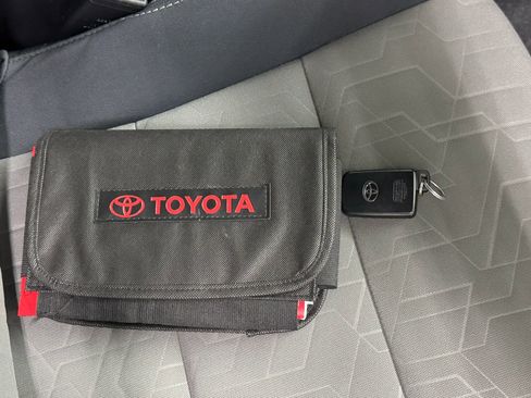 Used 2022 Toyota Tacoma TRD Off-Road image 39