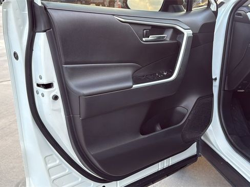 Used 2021 Toyota RAV4 XLE Premium w/ Carpet Mat Package (TMS) image 11