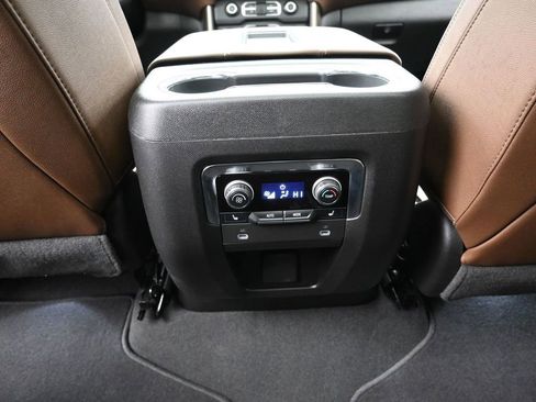 Used 2024 Chevrolet Tahoe High Country image 11