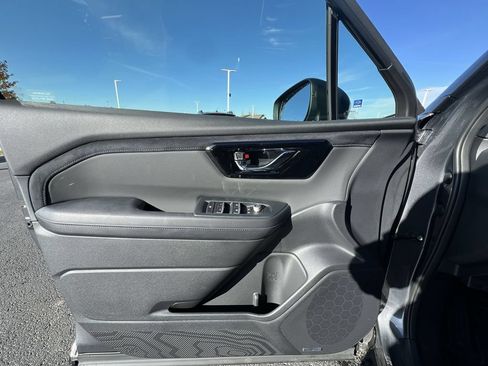 Used 2025 Subaru Forester Limited AWD/4WD image 23