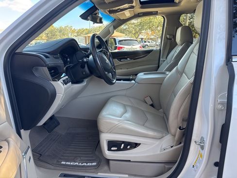 Used 2019 Cadillac Escalade ESV Premium Luxury image 13