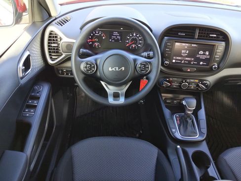 Certified 2022 Kia Soul LX w/ Technology Package image 13