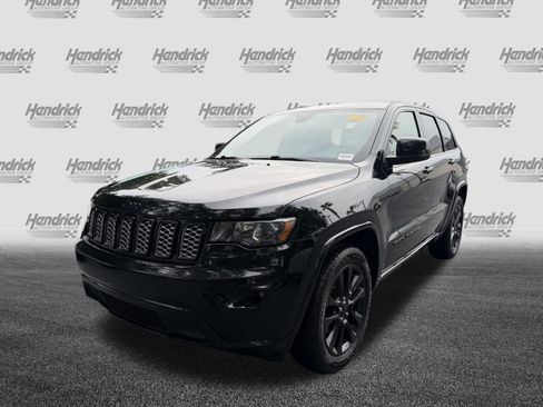Used 2020 Jeep Grand Cherokee Altitude RWD image 5