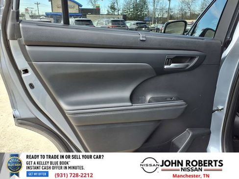 Used 2021 Toyota Highlander XLE image 12