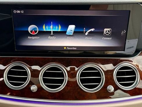 Used 2019 Mercedes-Benz E 300 4MATIC image 21