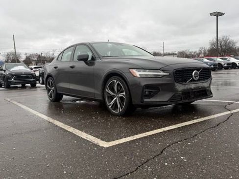 Used 2024 Volvo S60 B5 Core image 3