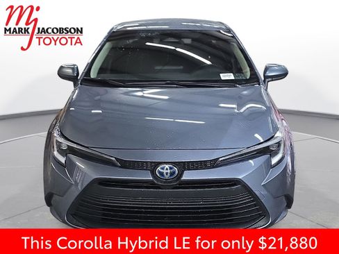 Used 2023 Toyota Corolla LE image 3