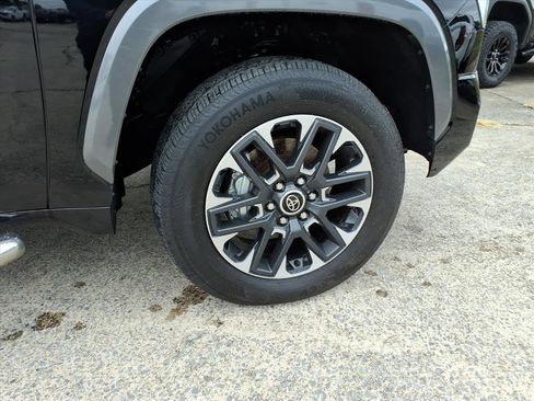 Used 2023 Toyota Tundra Limited image 9