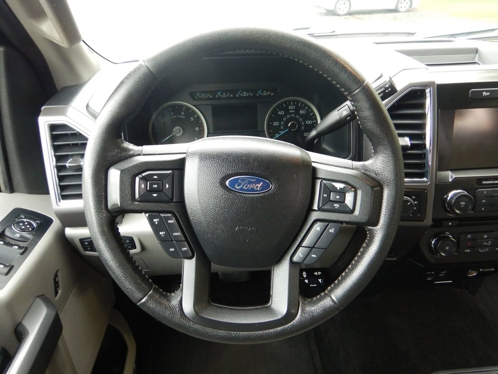 Used 2015 Ford F150 XLT w/ Equipment Group 302A Luxury AWD/4WD image 15