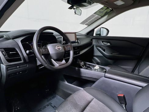 Used 2025 Nissan Rogue SV FWD image 30