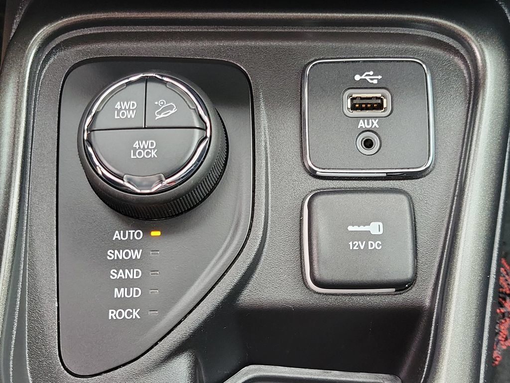 Used 2018 Jeep Compass Trailhawk w/ Leather Interior Group AWD/4WD image 30