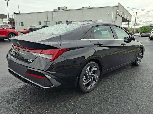 New 2026 Hyundai Elantra Limited FWD image 3