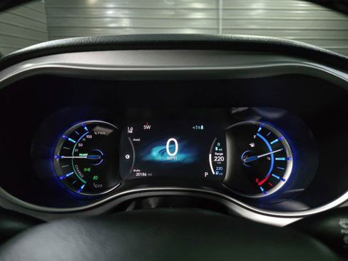 Used 2024 Chrysler Pacifica Limited FWD image 26