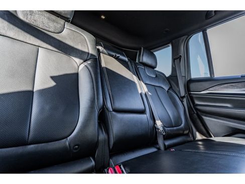 Used 2023 Jeep Grand Cherokee Overland w/ Adv Protech Group III image 27