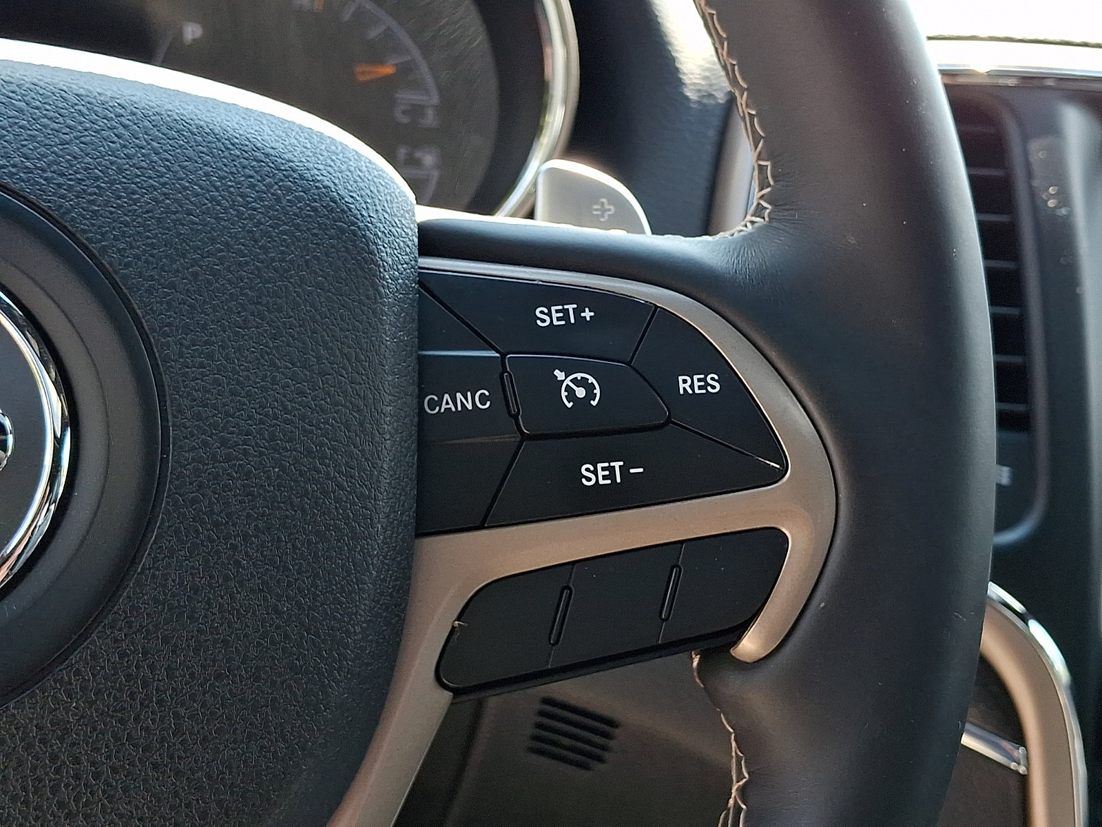 Used 2017 Jeep Grand Cherokee Limited AWD/4WD image 23