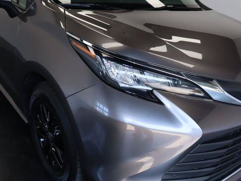 Used 2022 Toyota Sienna XLE AWD/4WD image 13