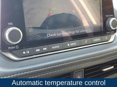 Used 2023 Nissan Rogue SV image 4