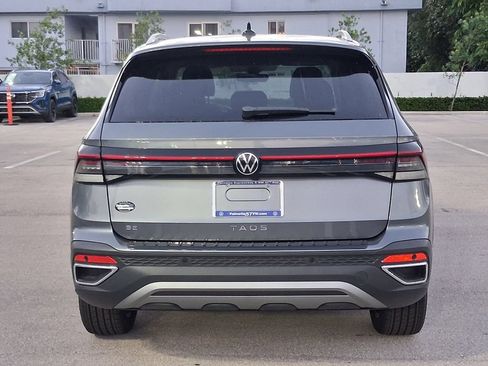 New 2026 Volkswagen Taos SE FWD image 4