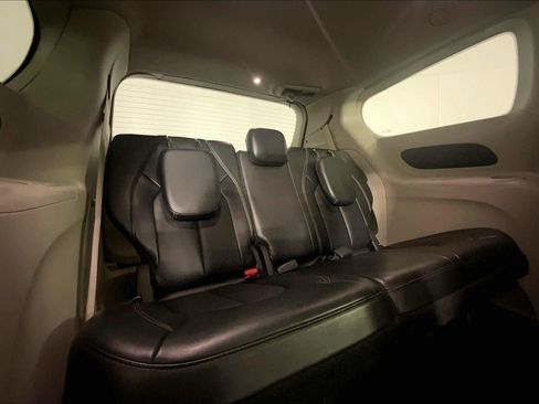Used 2024 Chrysler Pacifica Touring-L FWD image 26