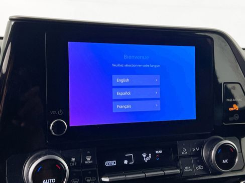 Used 2023 Toyota Highlander LE image 28