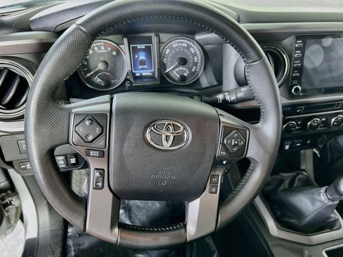 Used 2022 Toyota Tacoma TRD Off-Road w/ TRD Premium Off Road Package AWD/4WD image 11