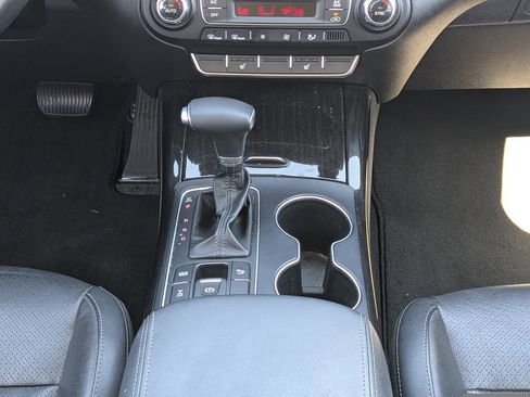 Used 2019 Kia Sorento EX image 19