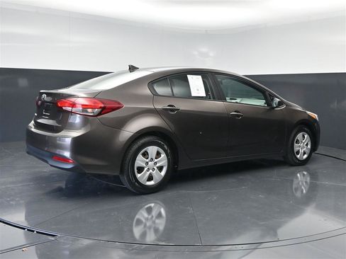 Used 2018 Kia Forte LX FWD image 5
