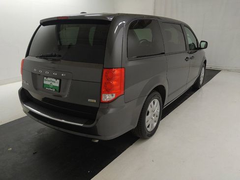 Used 2019 Dodge Grand Caravan SE w/ UConnect Hands-Free Group FWD image 9