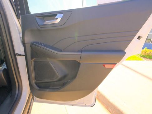 New 2025 Ford Escape SE image 17