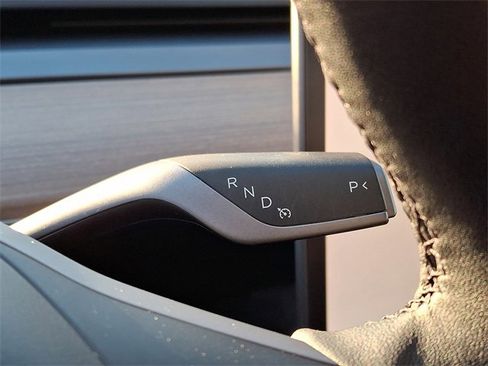 Used 2023 Tesla Model Y Long Range image 21