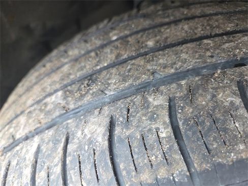 Certified 2022 Ford Explorer XLT w/ Equipment Group 202A image 6