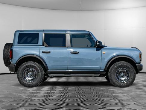 Used 2025 Ford Bronco Badlands AWD/4WD image 3